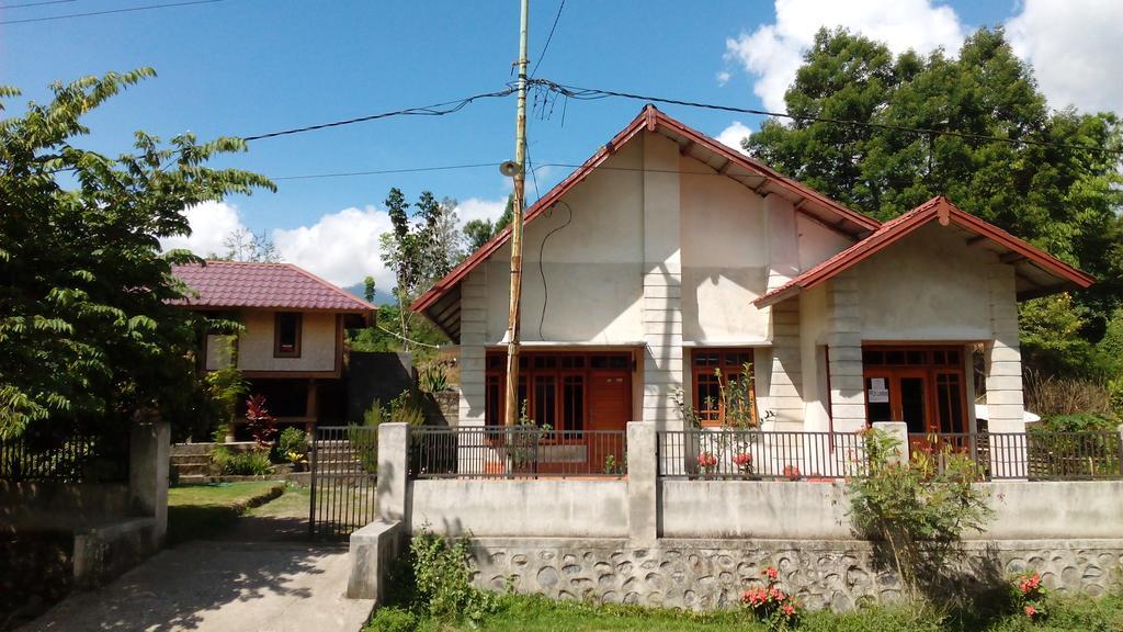 Radiya Guesthouse Сембалун Лаванг Екстер'єр фото
